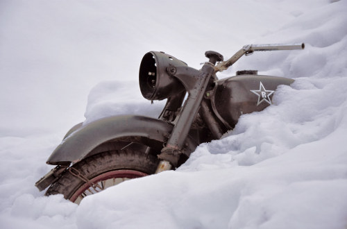 Ingesneeuwde motor